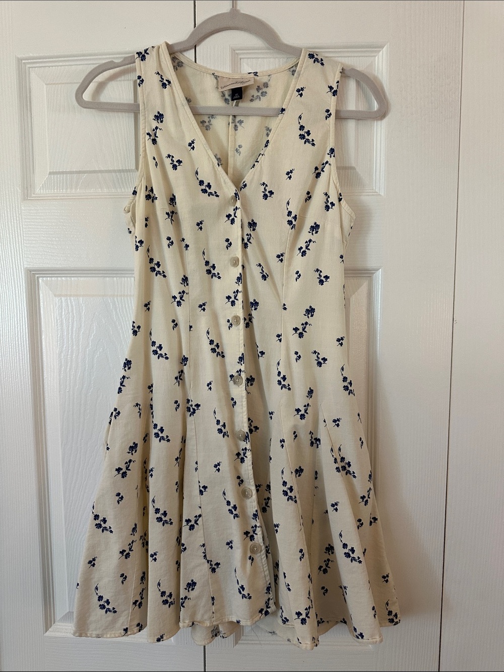 Universal Thread Sleeveless Cream Floral Button-Front Dress